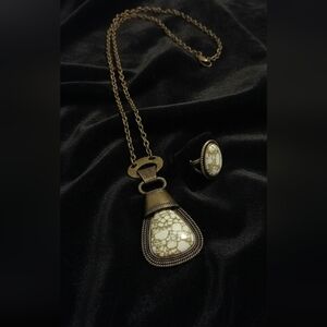Elegant Gold and Cream Pendant Necklace
